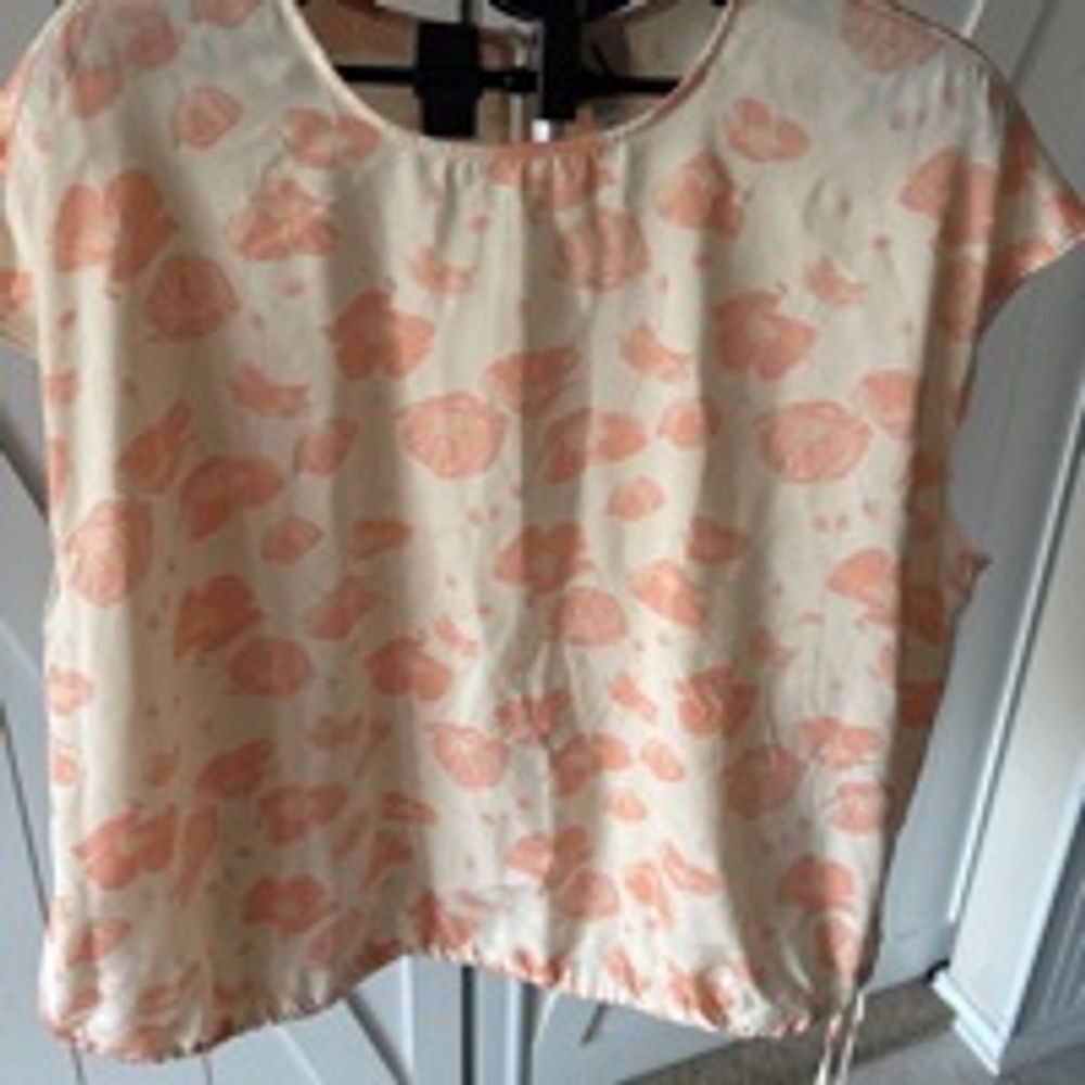 Women's Worthington Top Size 2X Cream & Peach Floral